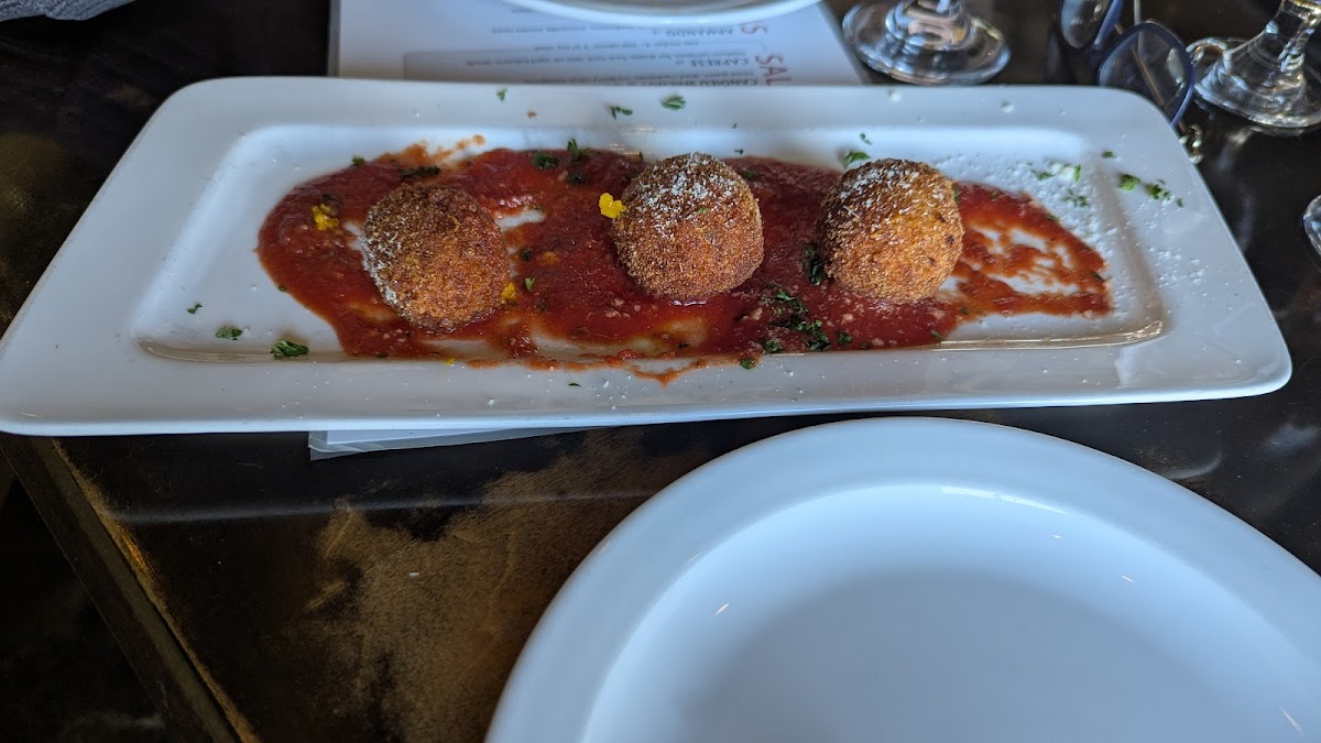 Armando's Pizza - Riverside Dr E-10