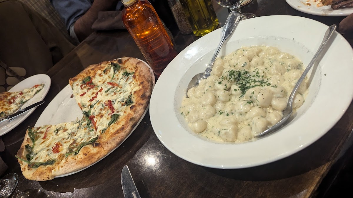 Armando's Pizza - Riverside Dr E-4