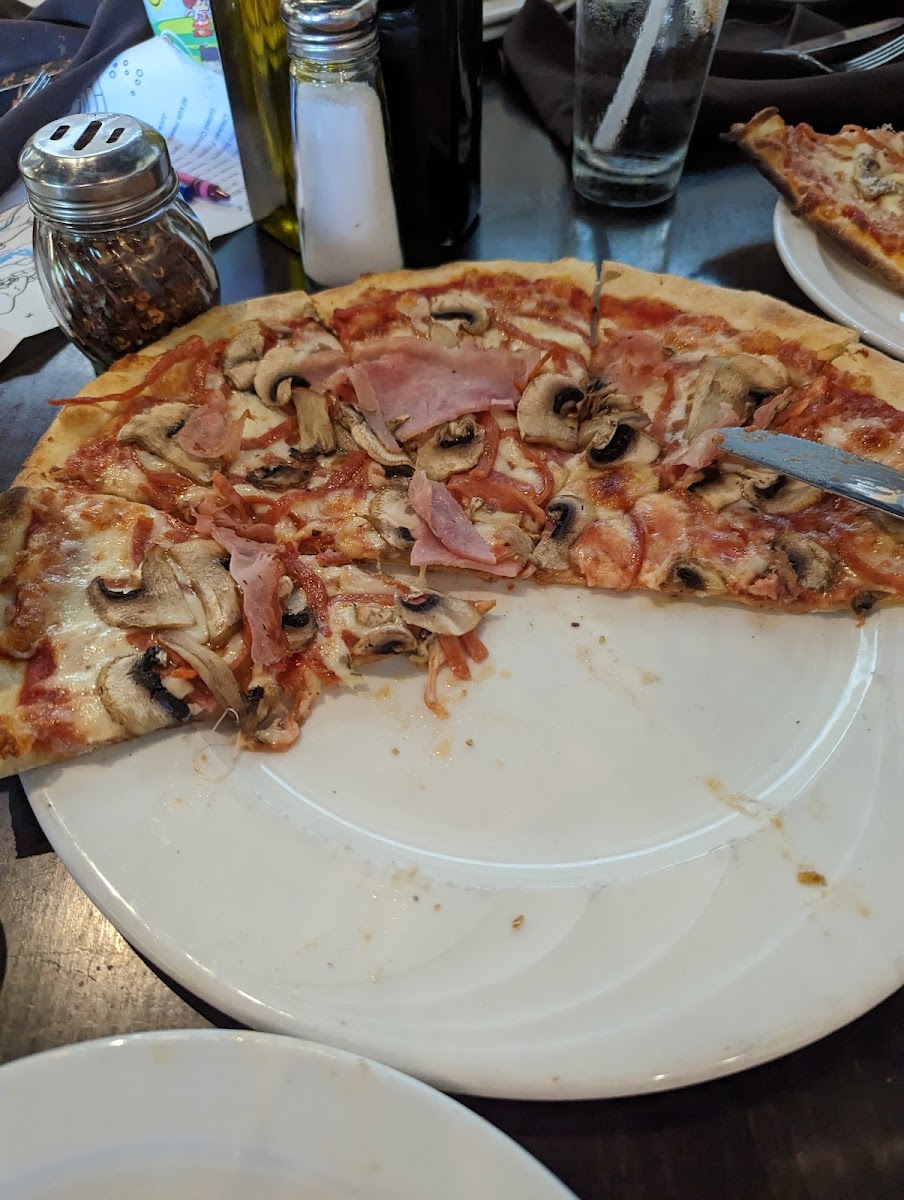 Armando's Pizza - Riverside Dr E-6